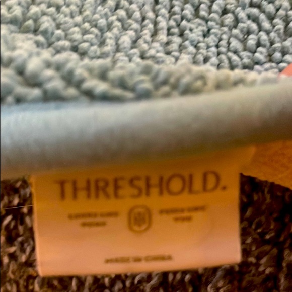 Elegant Aqua Bath Mat - Picture 4 of 5